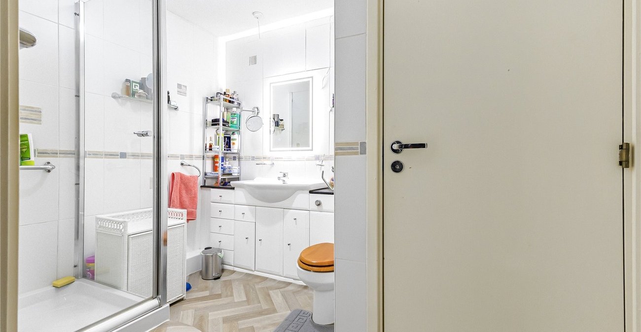 1 bedroom property for sale in The Spinney | Robinson Jackson