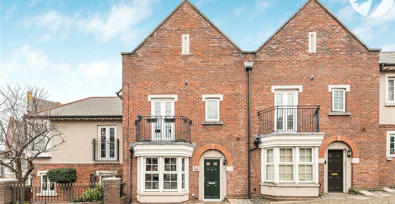 3 bedroom house for sale in Greenhithe | Robinson Jackson