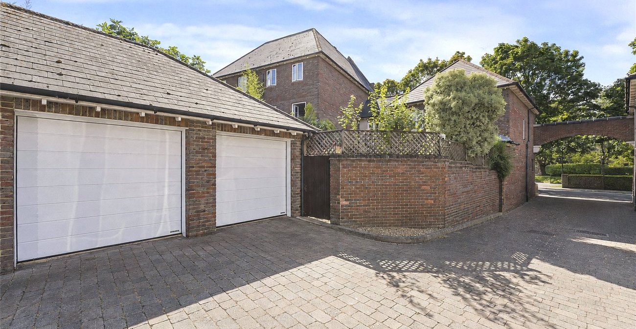 3 bedroom house for sale in Greenhithe | Robinson Jackson
