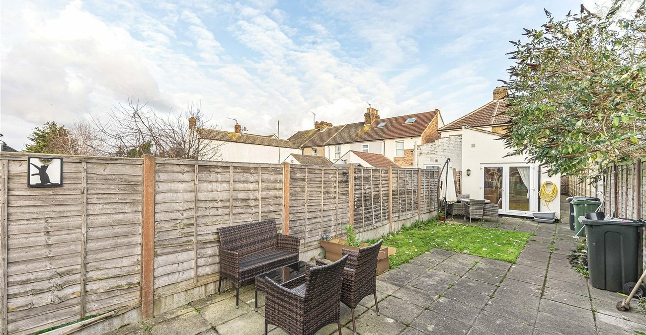 2 bedroom house for sale in Dartford | Robinson Jackson