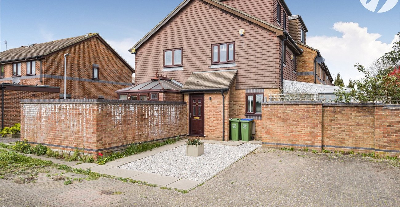 2 bedroom house for sale in Crayford | Robinson Jackson