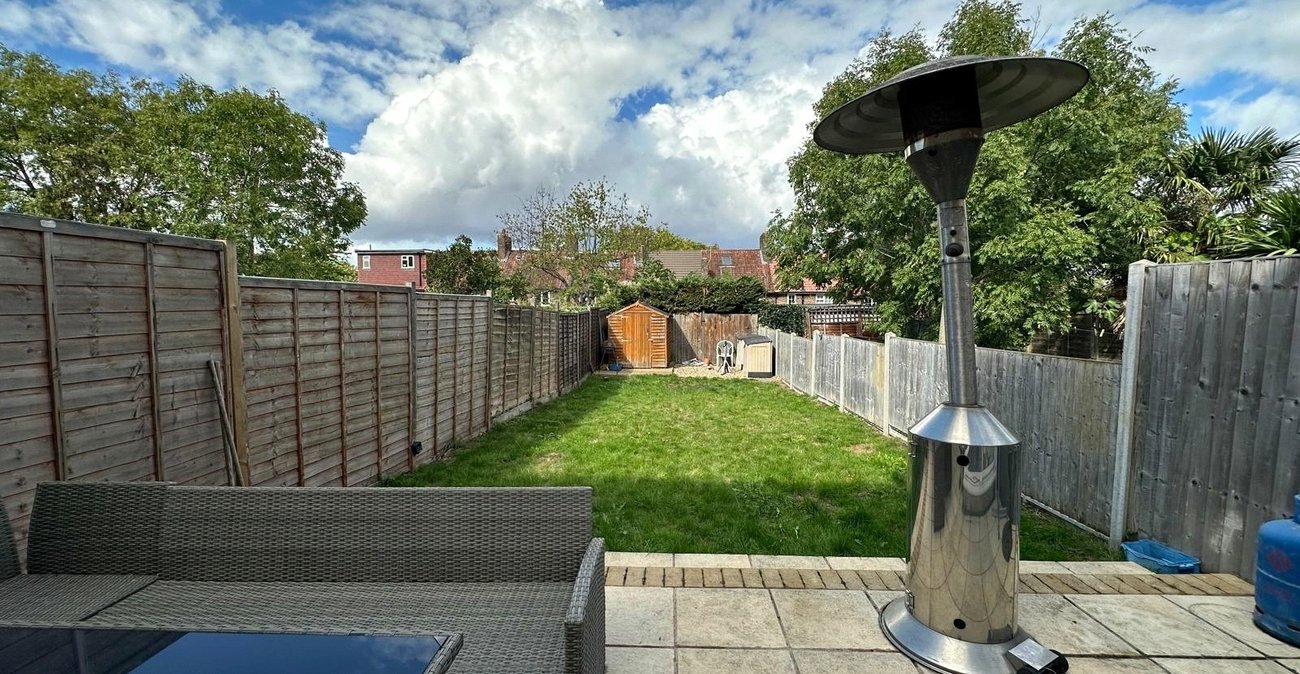 2 bedroom house for sale in Bromley | Robinson Jackson