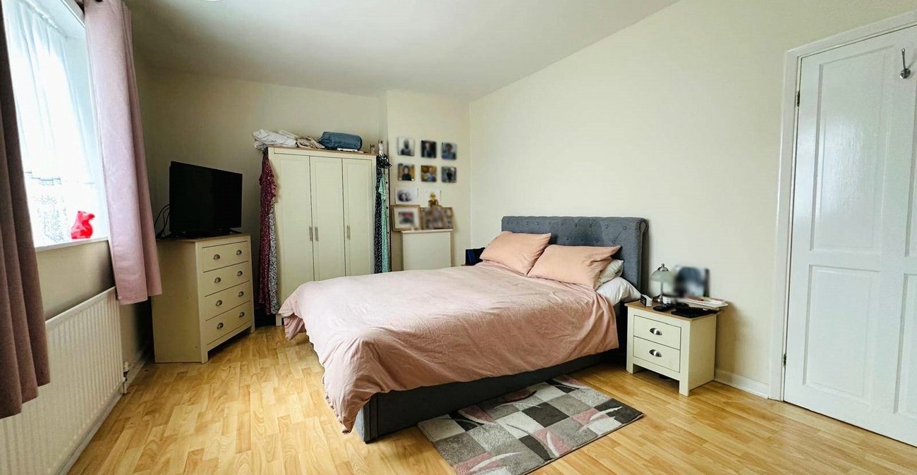 2 bedroom house for sale in Bromley | Robinson Jackson