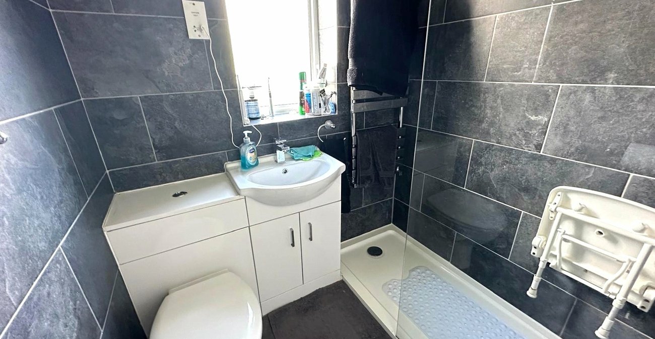 2 bedroom house for sale in Bromley | Robinson Jackson