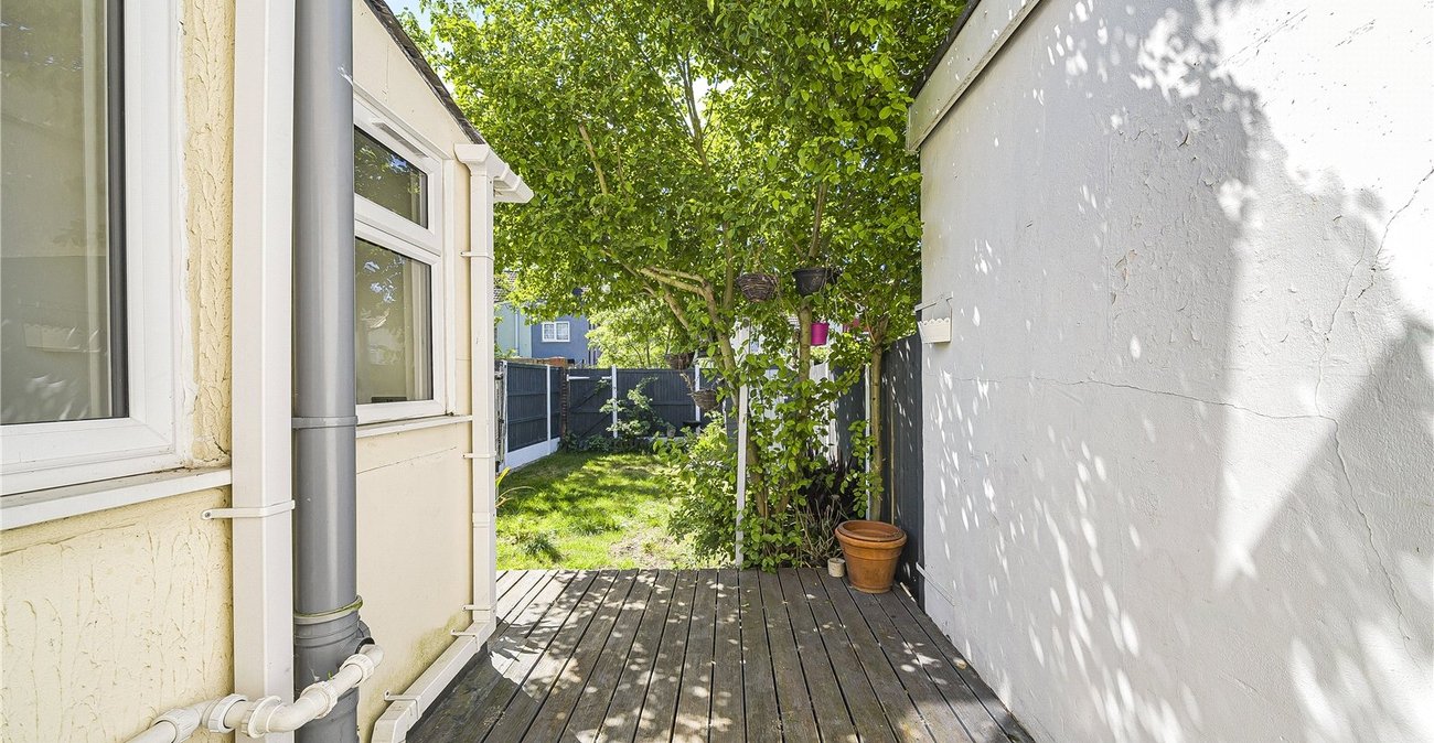 2 bedroom house for sale in Dartford | Robinson Jackson