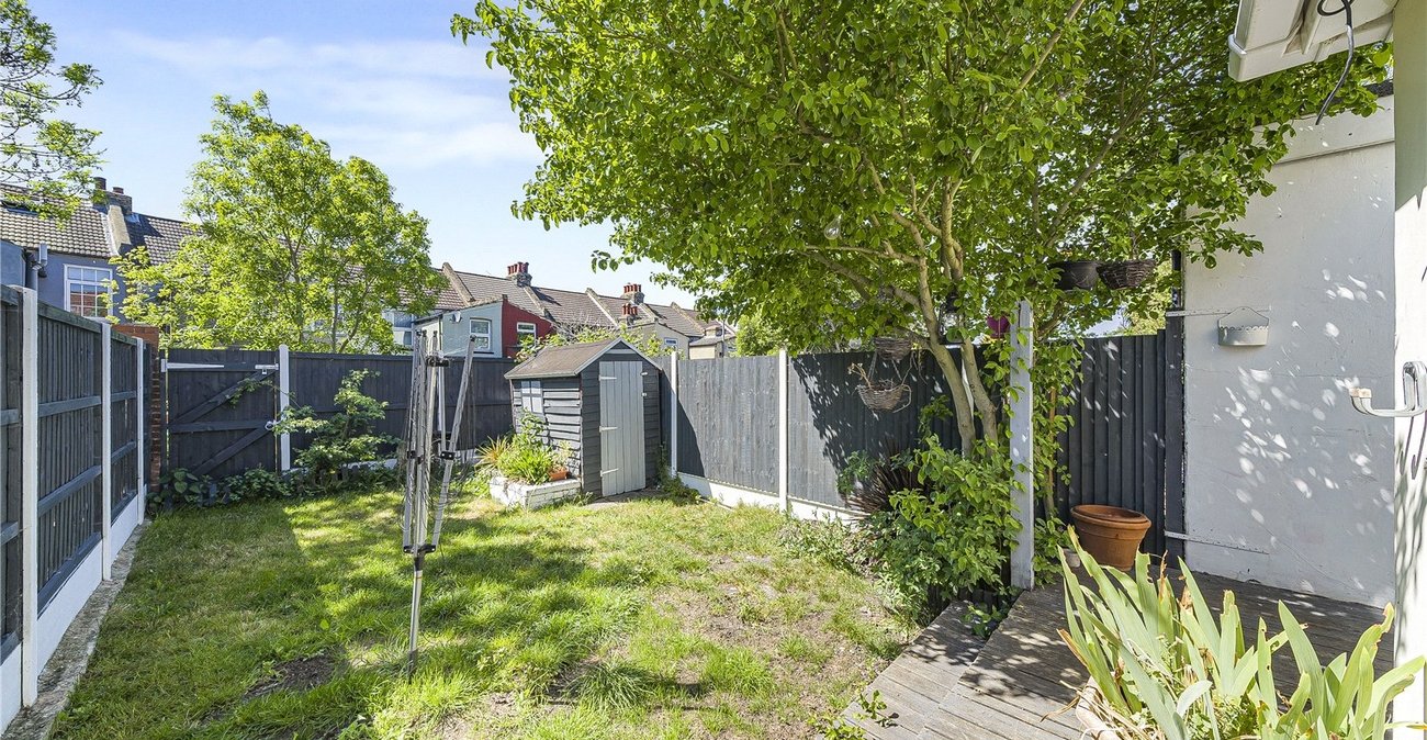 2 bedroom house for sale in Dartford | Robinson Jackson