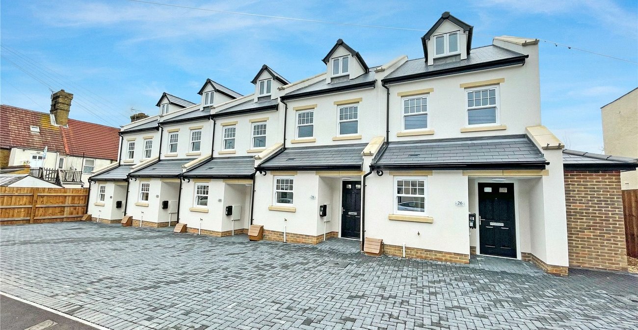 3 bedroom property for sale in Rainham | Robinson Michael & Jackson