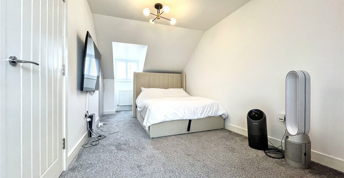 3 bedroom property for sale in Rainham | Robinson Michael & Jackson