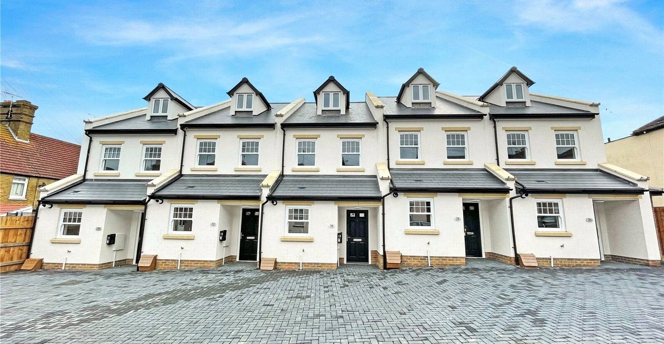 3 bedroom property for sale in Rainham | Robinson Michael & Jackson