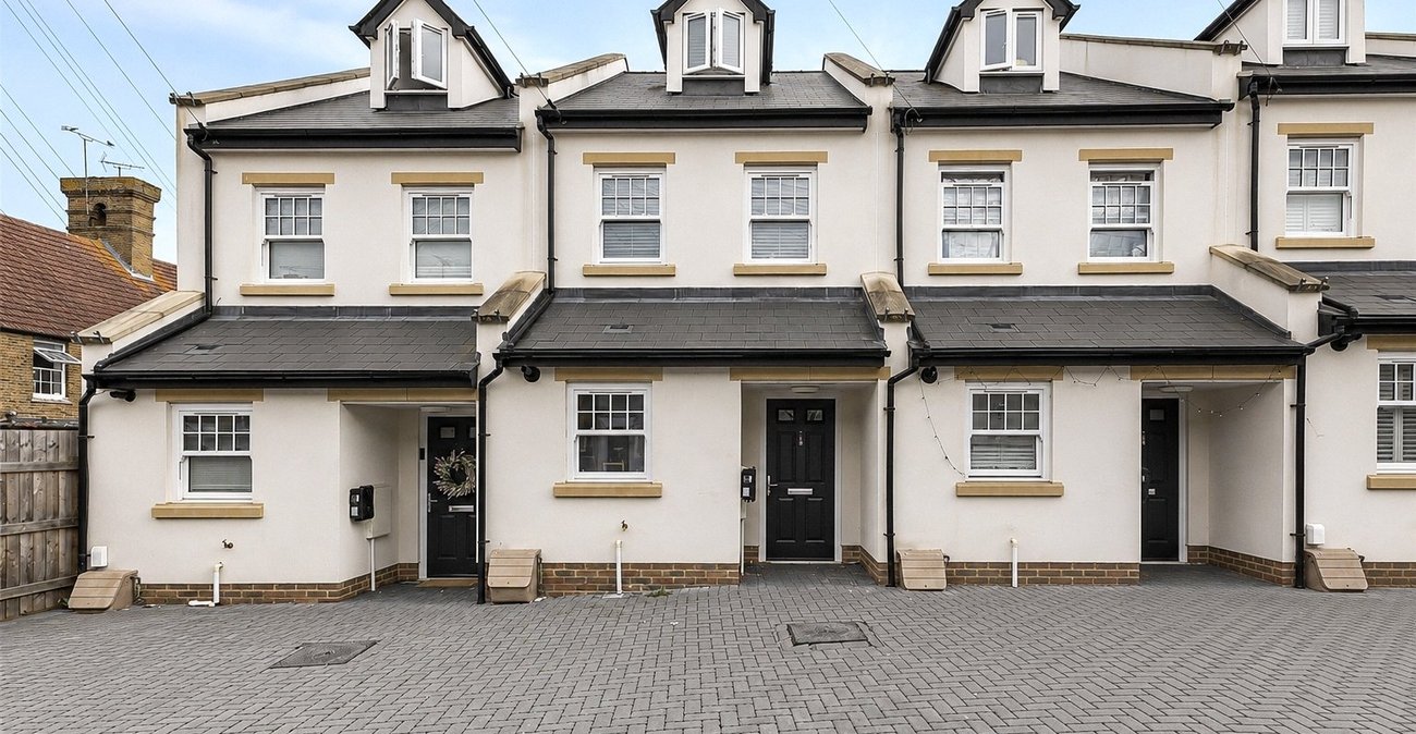 3 bedroom property for sale in Rainham | Robinson Michael & Jackson