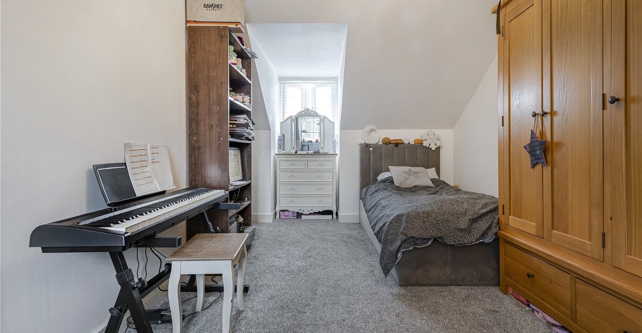3 bedroom property for sale in Rainham | Robinson Michael & Jackson