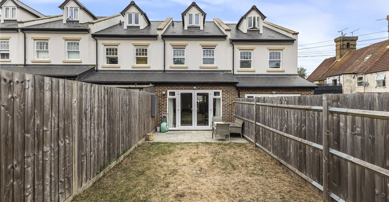 3 bedroom property for sale in Rainham | Robinson Michael & Jackson