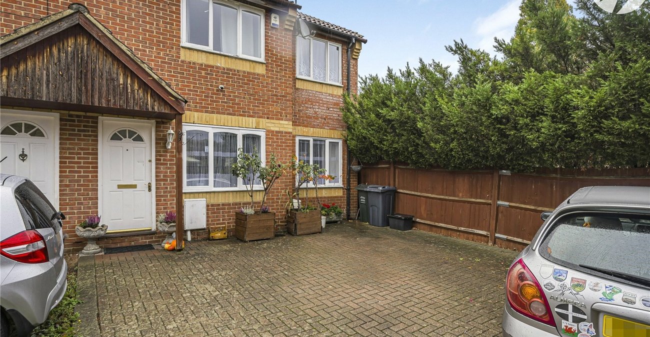 3 bedroom house for sale in Greenhithe | Robinson Jackson