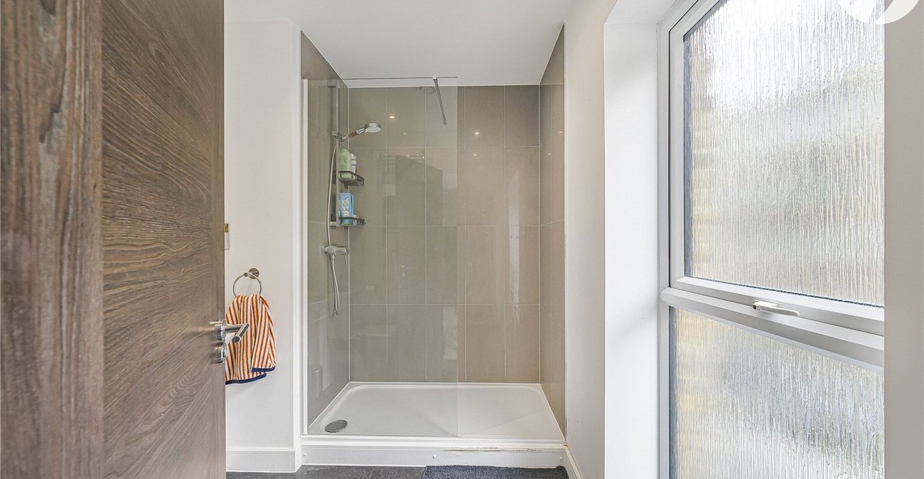 2 bedroom property for sale in Dartford | Robinson Jackson