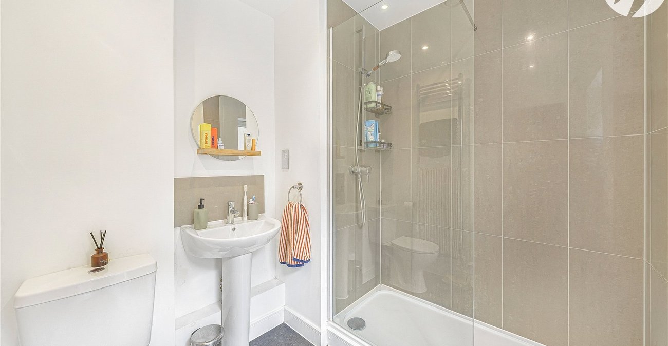 2 bedroom property for sale in Dartford | Robinson Jackson