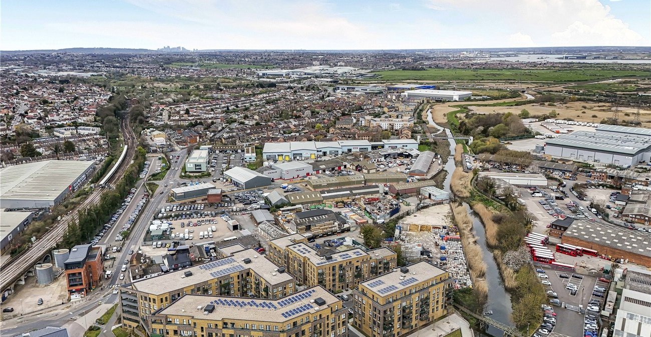 2 bedroom property for sale in Dartford | Robinson Jackson