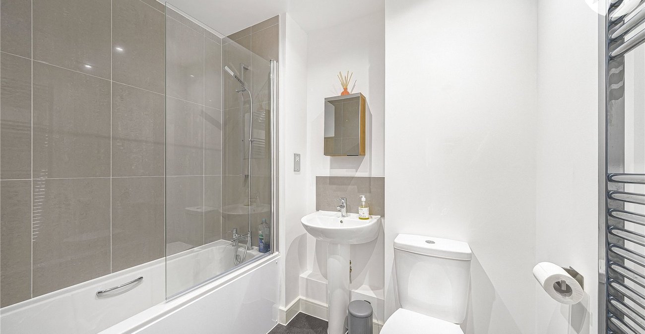 2 bedroom property for sale in Dartford | Robinson Jackson