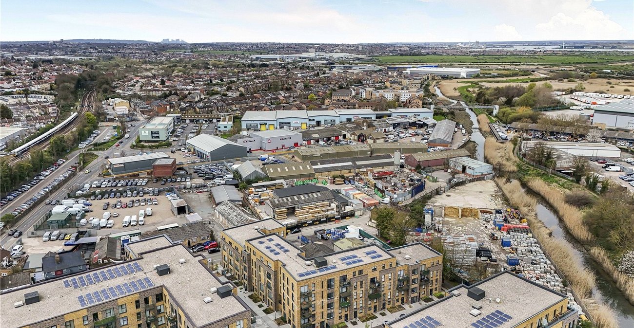 2 bedroom property for sale in Dartford | Robinson Jackson