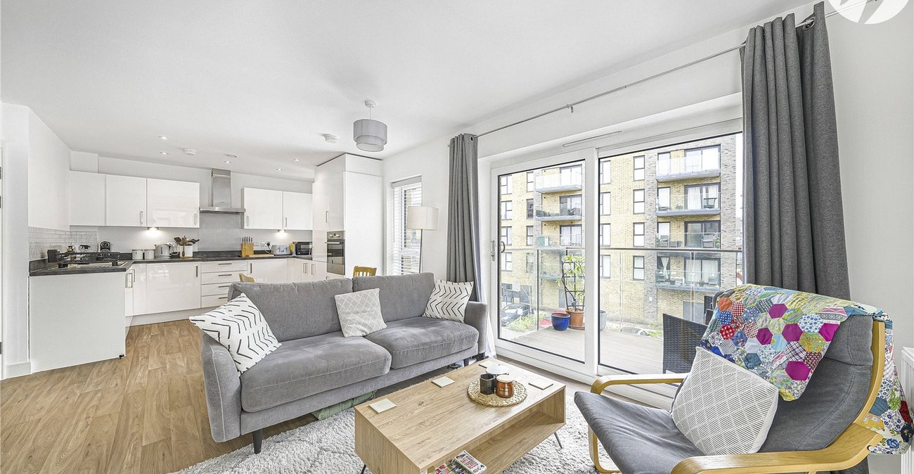 2 bedroom property for sale in Dartford | Robinson Jackson