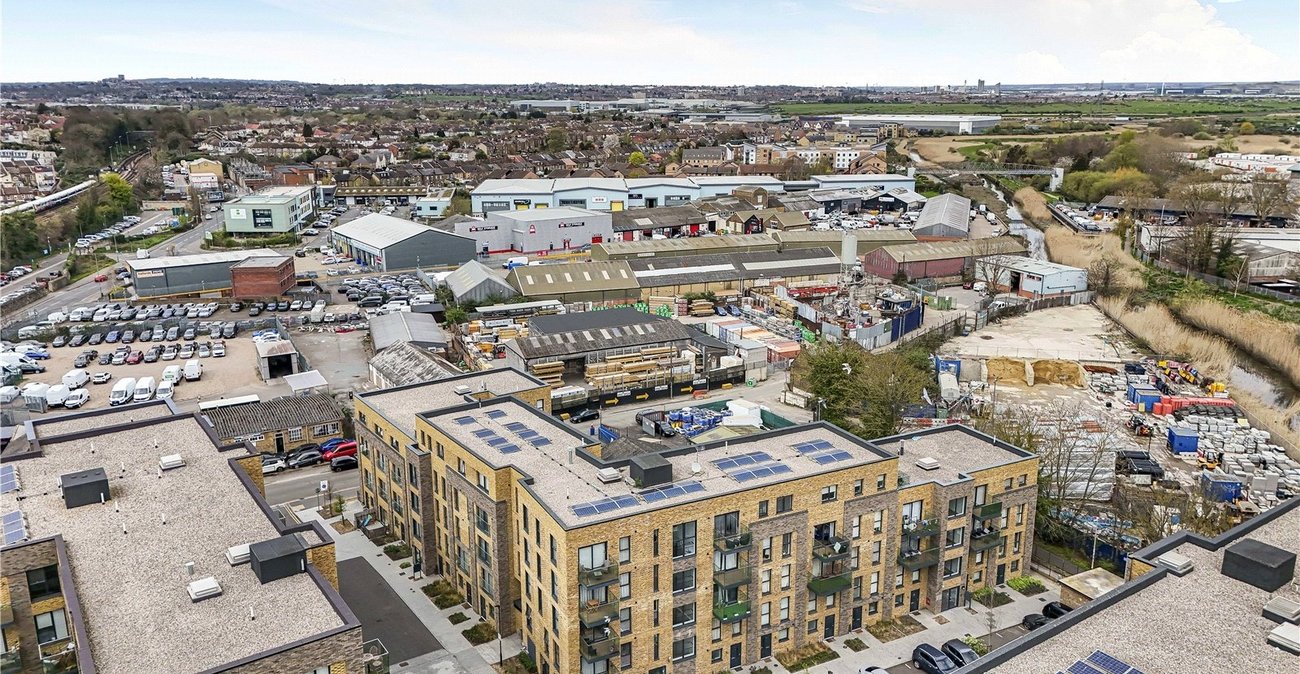 2 bedroom property for sale in Dartford | Robinson Jackson