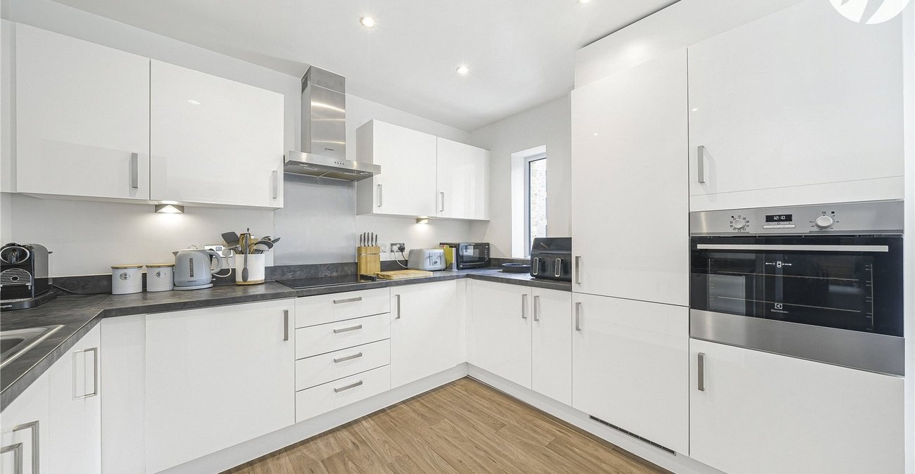 2 bedroom property for sale in Dartford | Robinson Jackson