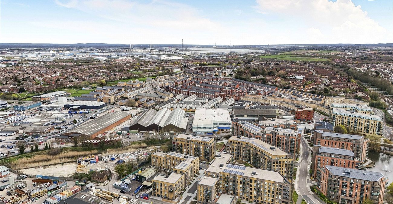 2 bedroom property for sale in Dartford | Robinson Jackson