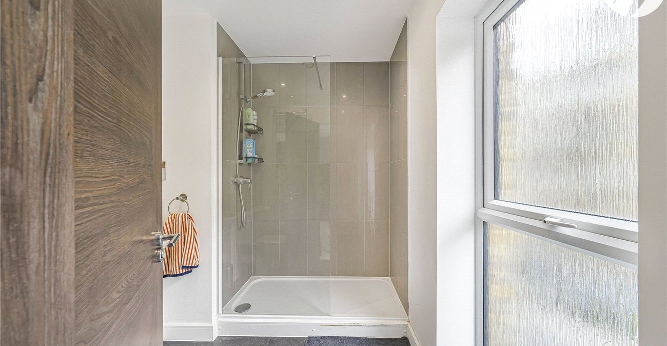 2 bedroom property for sale in Dartford | Robinson Jackson