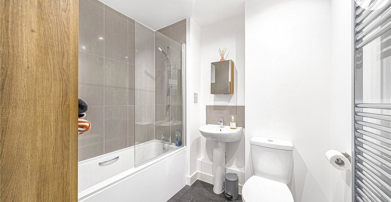 2 bedroom property for sale in Dartford | Robinson Jackson