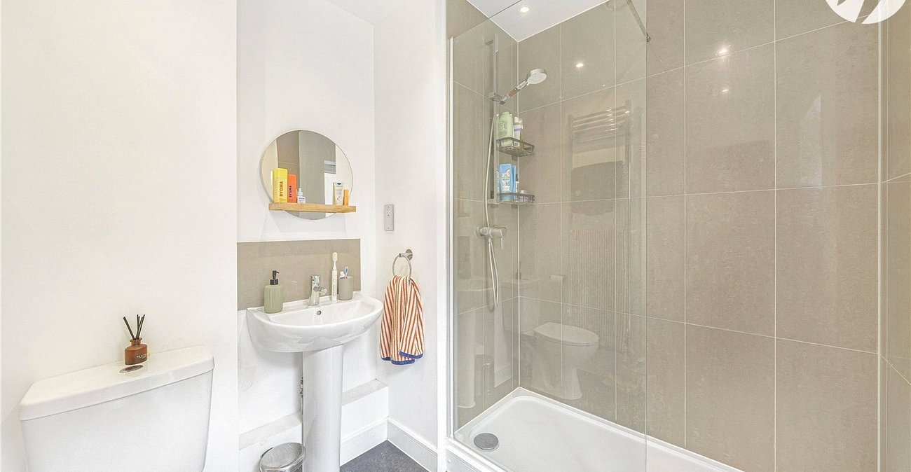 2 bedroom property for sale in Dartford | Robinson Jackson