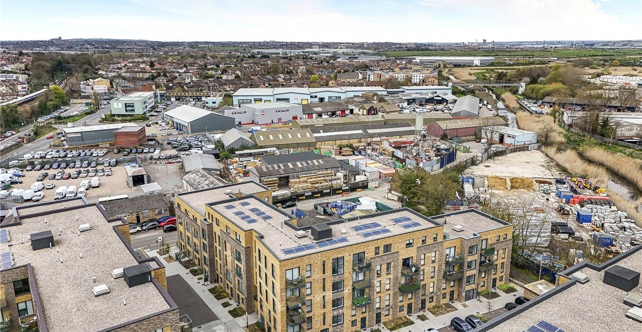 2 bedroom property for sale in Dartford | Robinson Jackson
