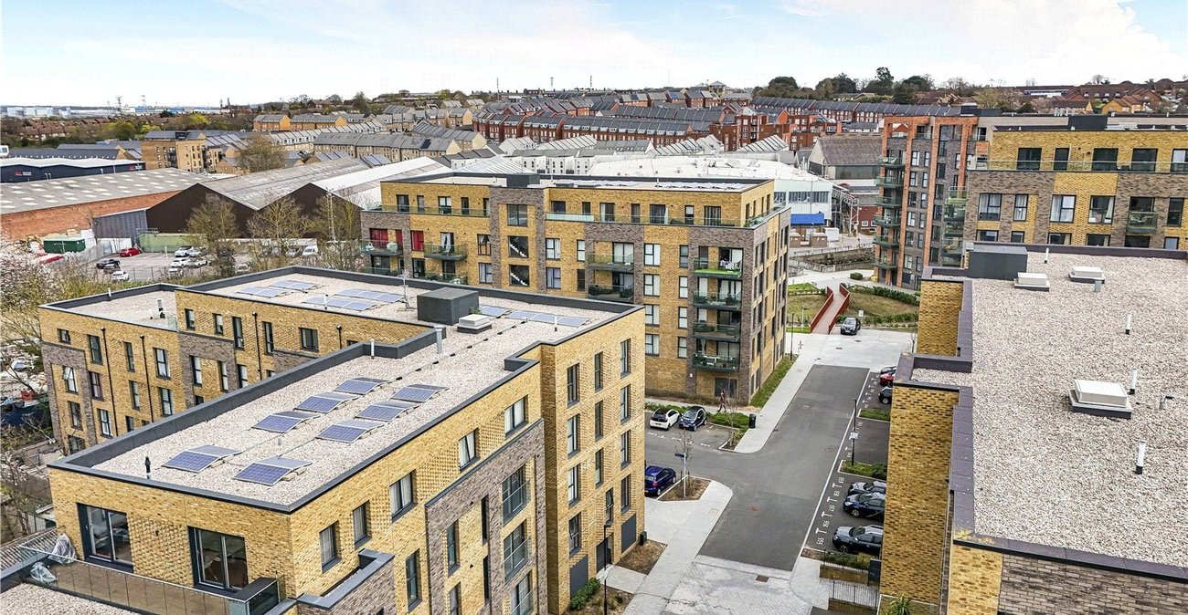 2 bedroom property for sale in Dartford | Robinson Jackson