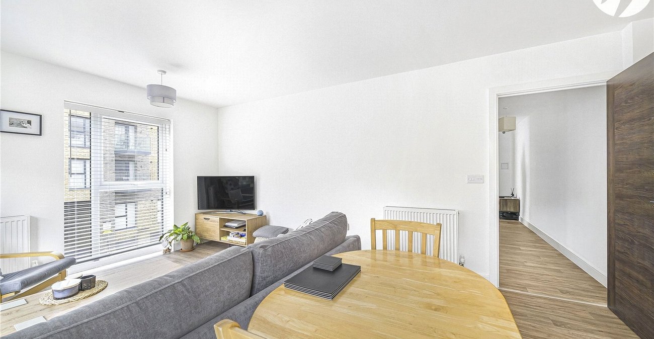 2 bedroom property for sale in Dartford | Robinson Jackson