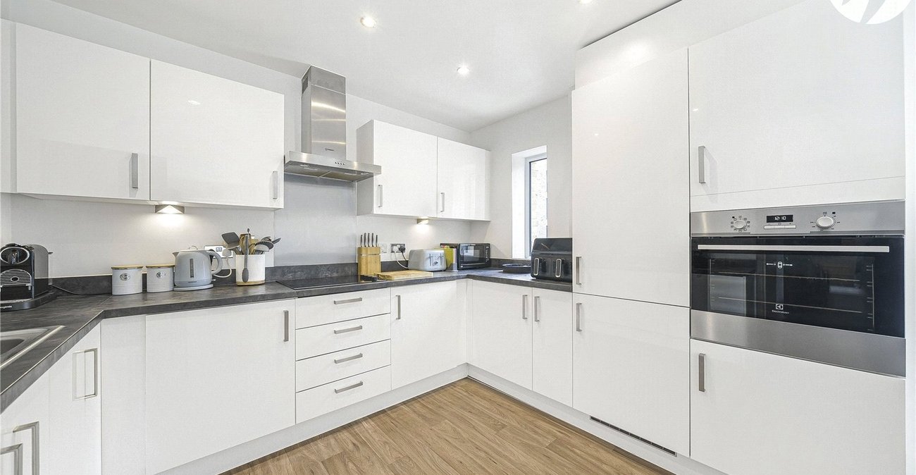 2 bedroom property for sale in Dartford | Robinson Jackson