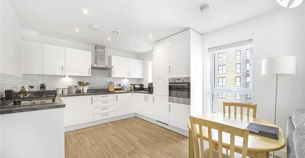 2 bedroom property for sale in Dartford | Robinson Jackson