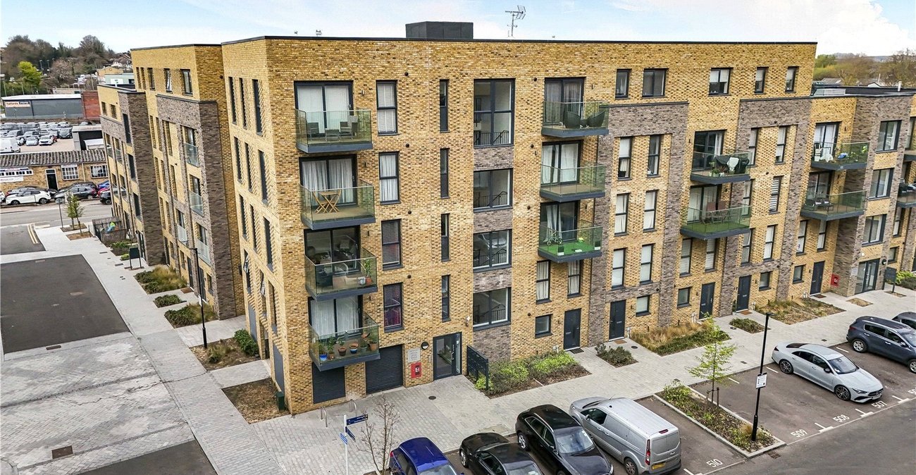 2 bedroom property for sale in Dartford | Robinson Jackson