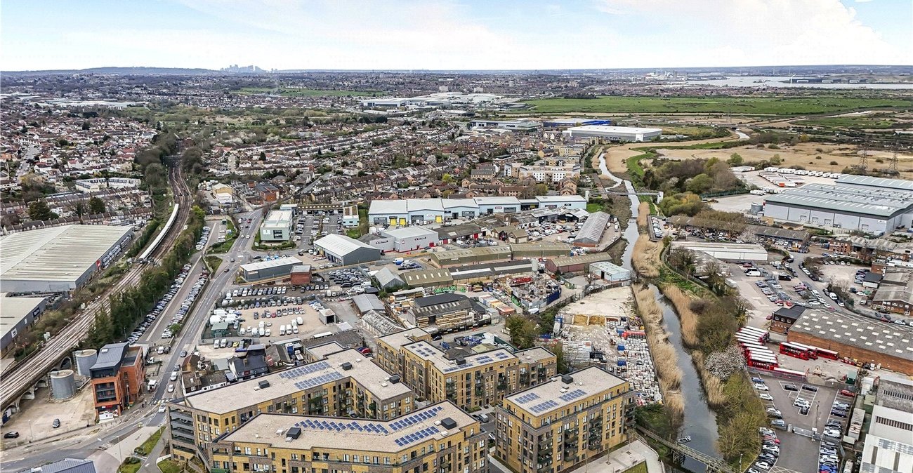 2 bedroom property for sale in Dartford | Robinson Jackson