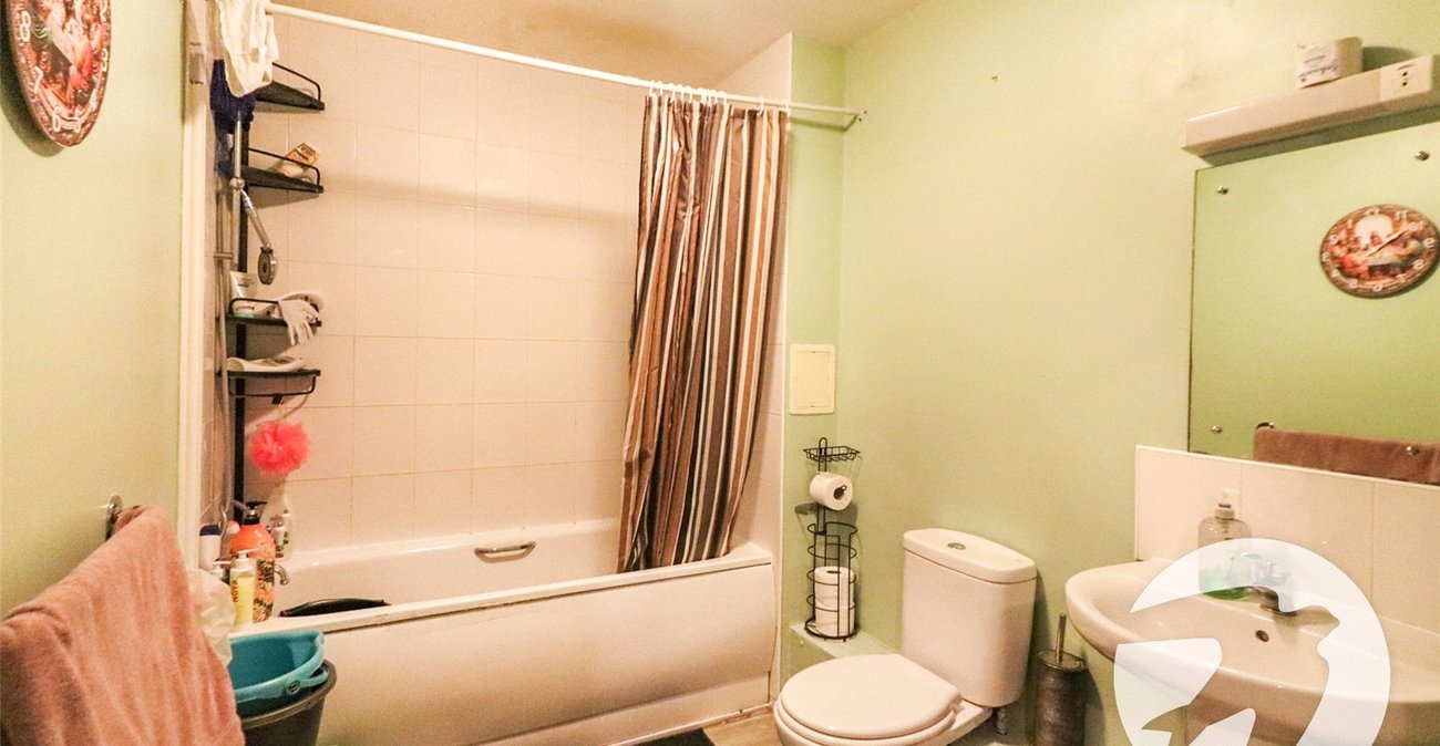 2 bedroom property for sale in Erith | Robinson Jackson