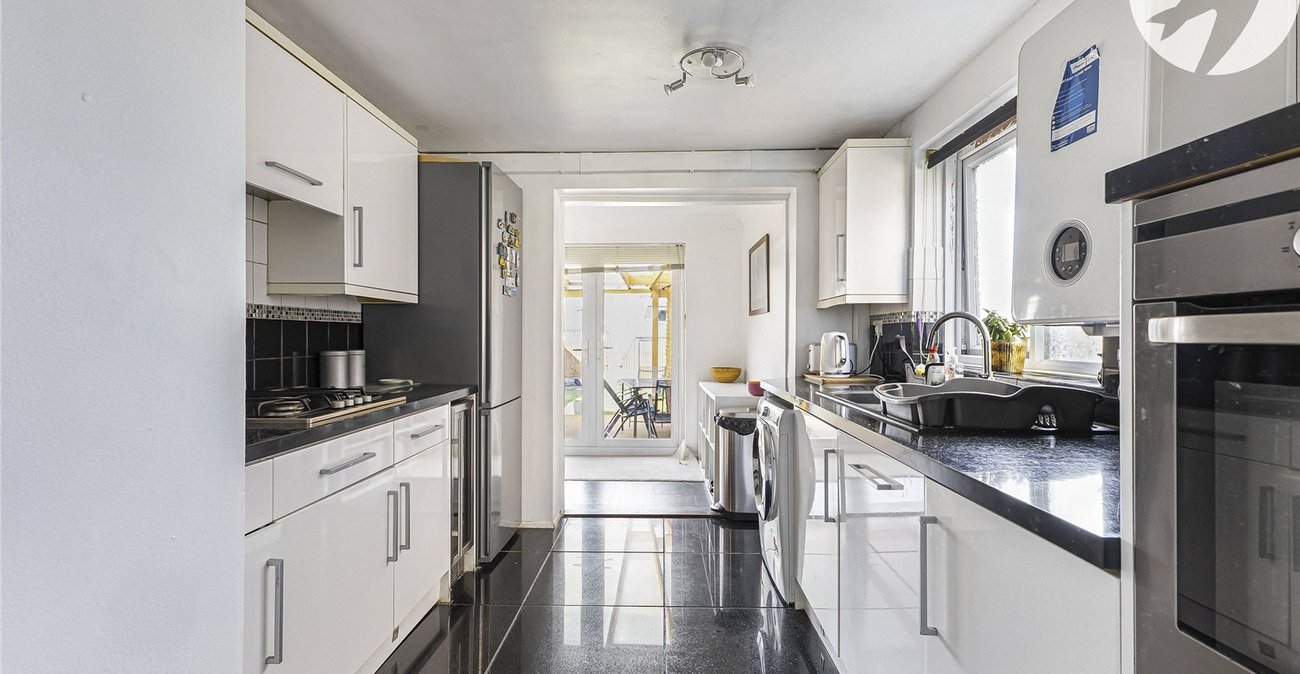 3 bedroom house to rent in Wainscott | Robinson Michael & Jackson