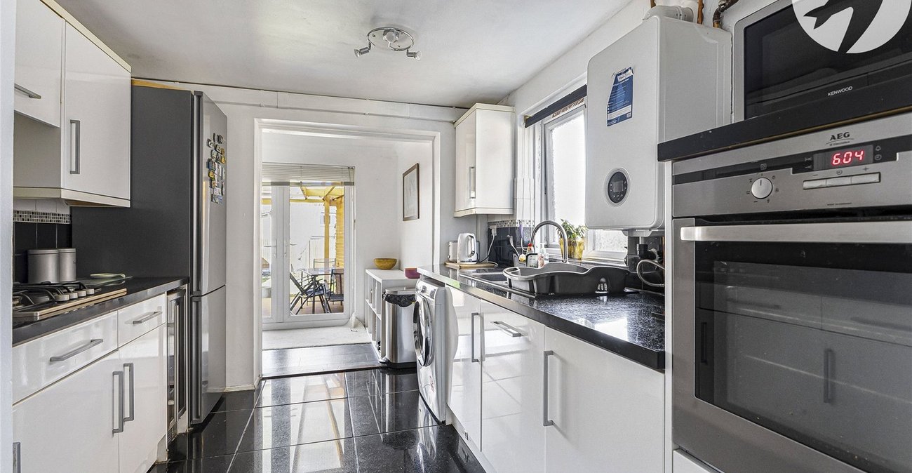 3 bedroom house to rent in Wainscott | Robinson Michael & Jackson