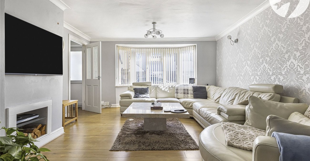 3 bedroom house to rent in Wainscott | Robinson Michael & Jackson