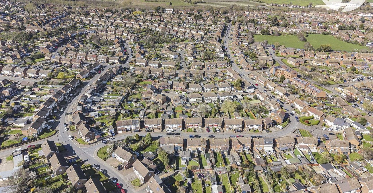 3 bedroom house to rent in Wainscott | Robinson Michael & Jackson