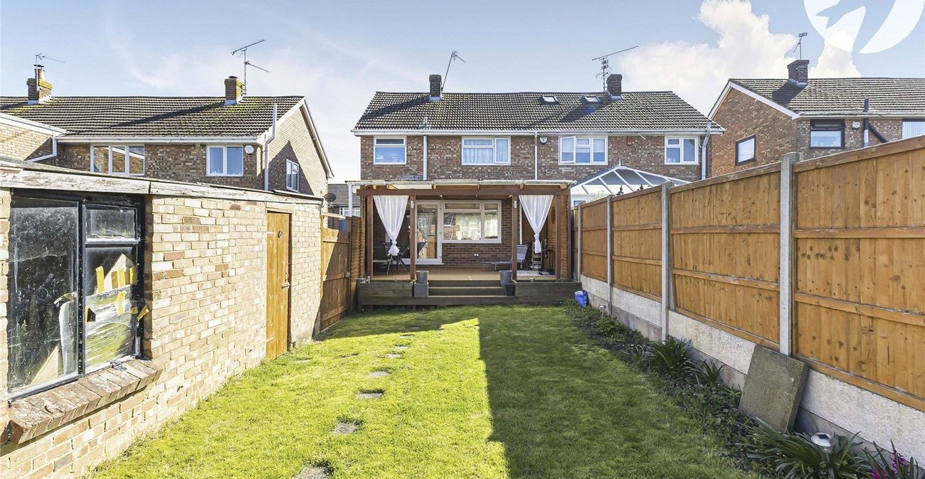 3 bedroom house to rent in Wainscott | Robinson Michael & Jackson