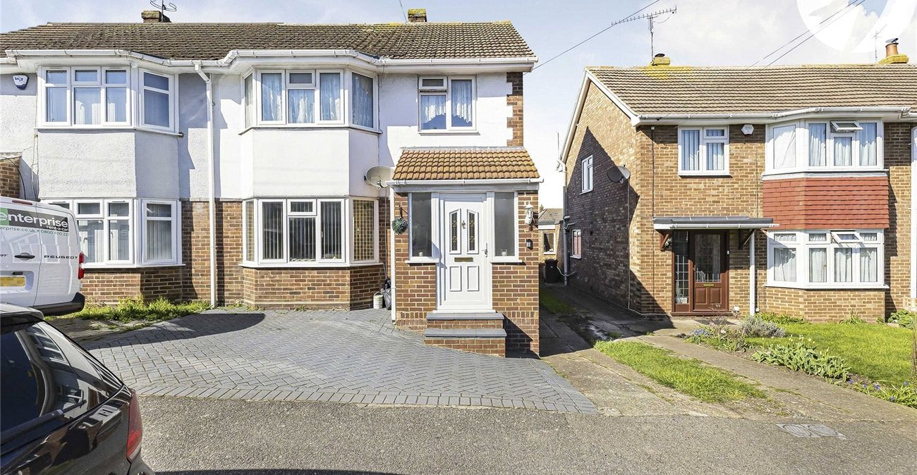 3 bedroom house to rent in Wainscott | Robinson Michael & Jackson