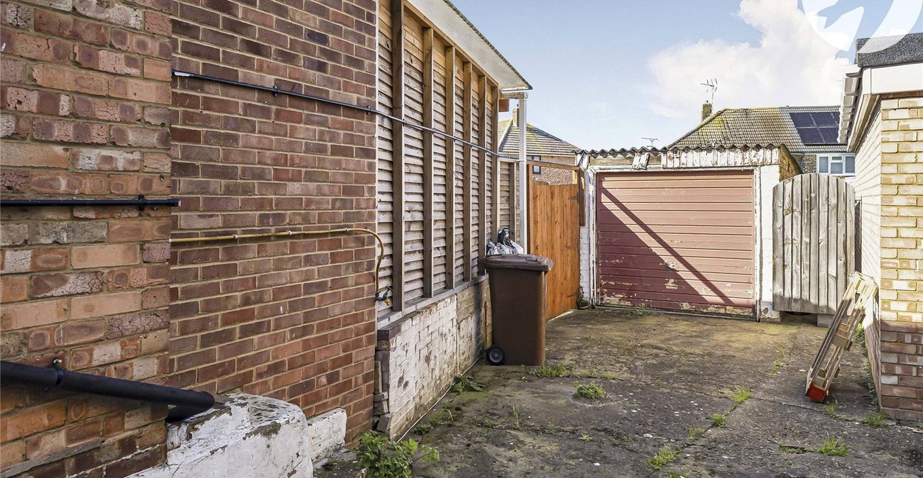 3 bedroom house to rent in Wainscott | Robinson Michael & Jackson