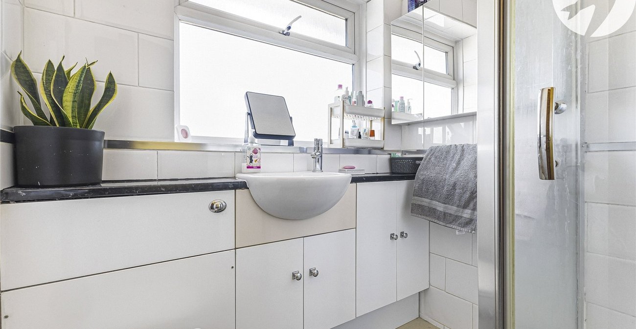 3 bedroom house to rent in Wainscott | Robinson Michael & Jackson