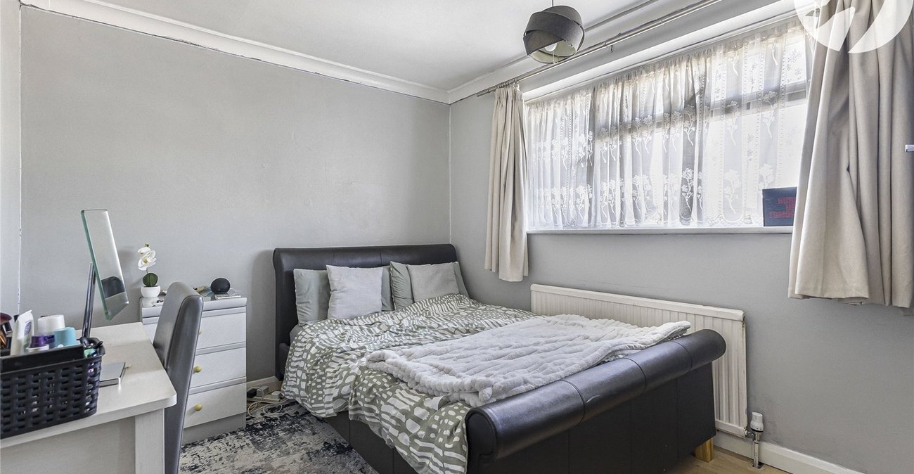 3 bedroom house to rent in Wainscott | Robinson Michael & Jackson