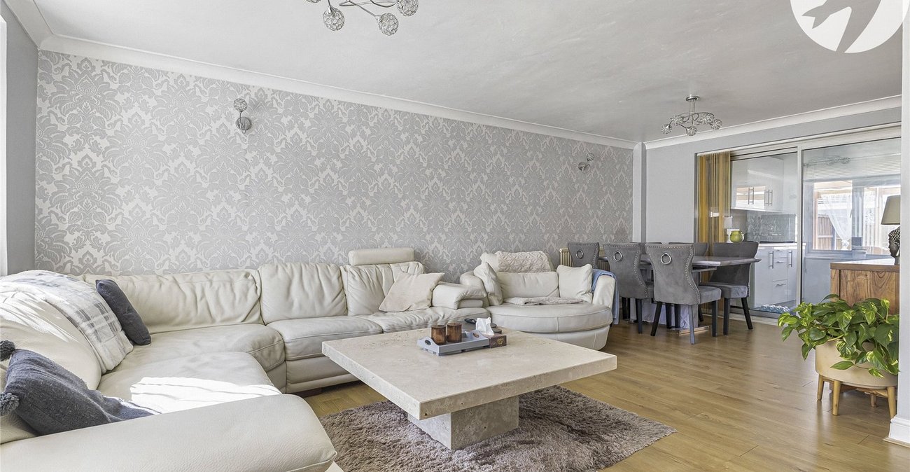 3 bedroom house to rent in Wainscott | Robinson Michael & Jackson