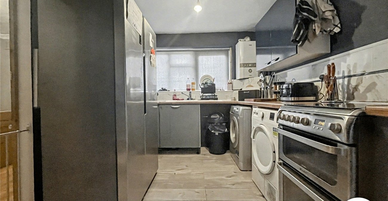 3 bedroom house to rent in Wainscott | Robinson Michael & Jackson