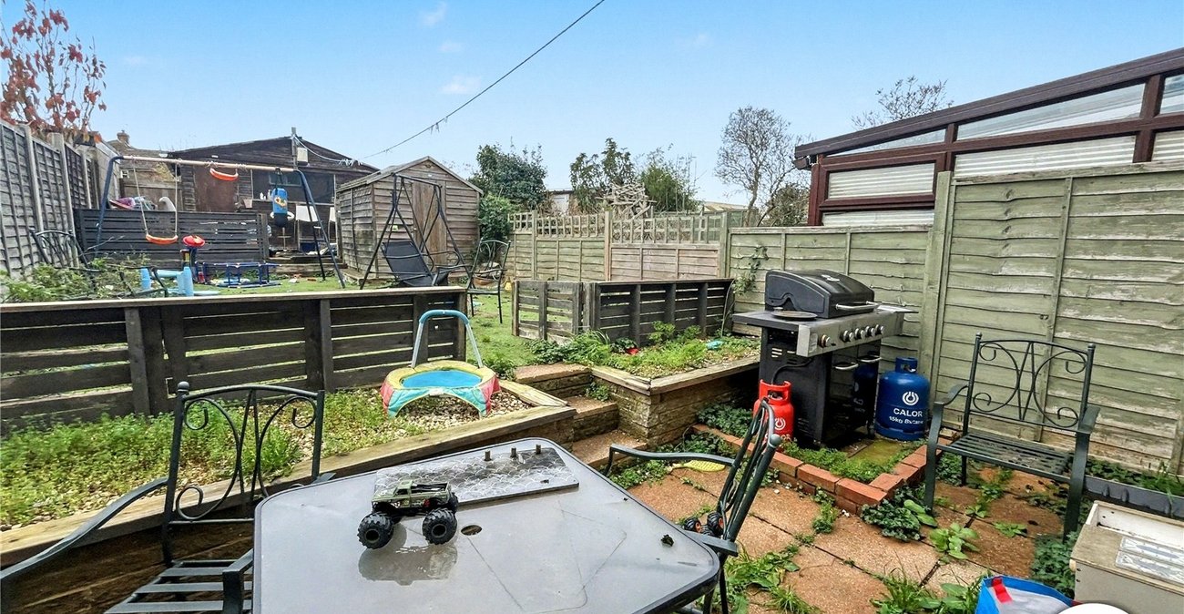 3 bedroom house to rent in Wainscott | Robinson Michael & Jackson