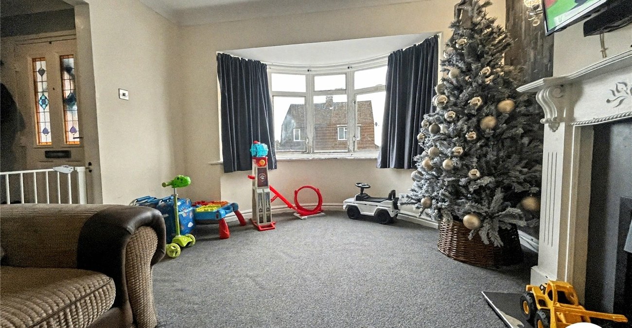 3 bedroom house to rent in Wainscott | Robinson Michael & Jackson